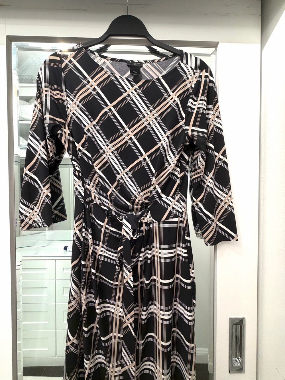 Ann Taylor LOFT, Black/ Beige Plaid Tie-Waist Women's Dress Size: Small Petite